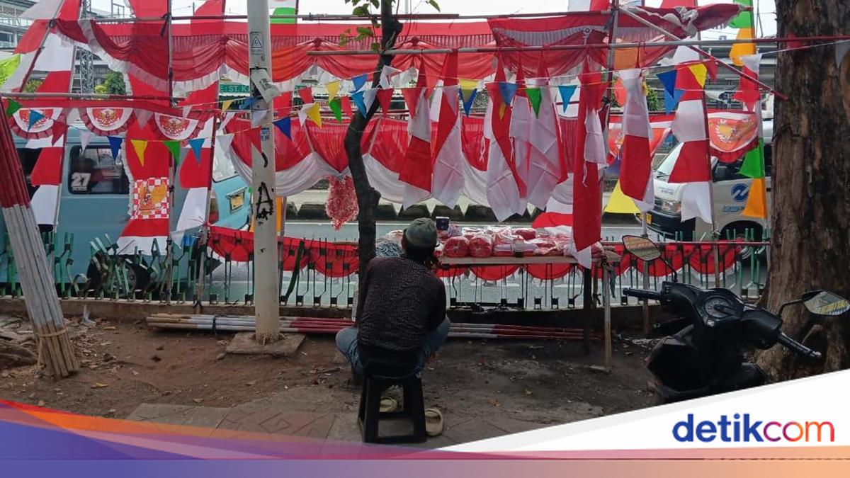Setahun Sekali Panen Rezeki, Pedagang Bendera Mulai Ramaikan Jakarta