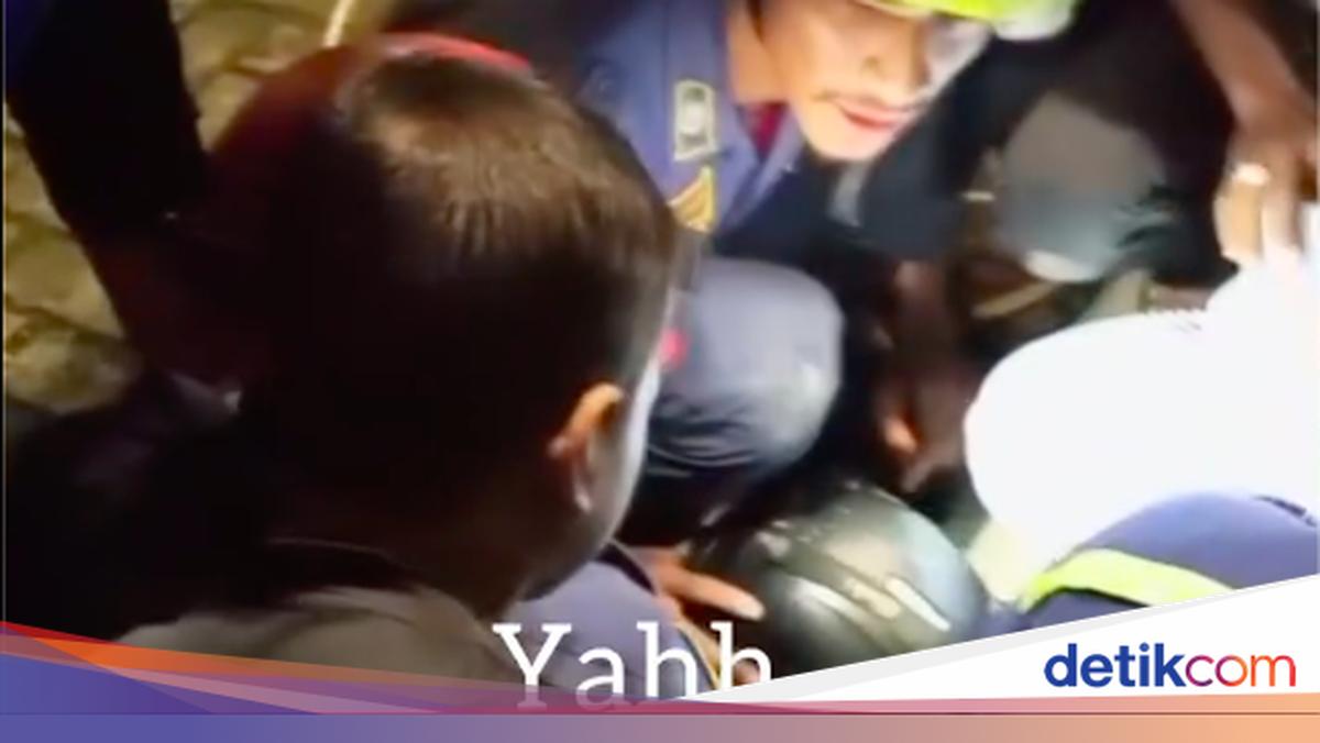 Evakuasi Dramatis Pria Terjepit Drainase: Korban Hilang Fokus, Anak Ikut Bujuk