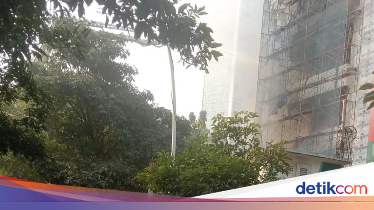 4 Fakta Kebakaran Gedung di Cikini hingga Orang Terjebak Kepulan Asap