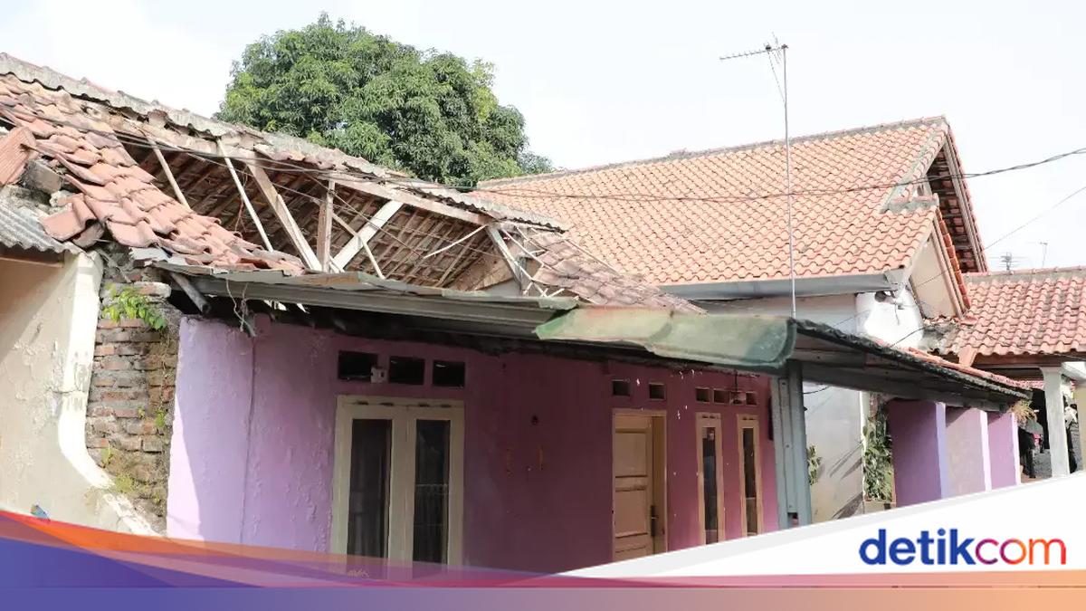 Rumah Warga Ambruk 6 Bulan Belum Diperbaiki, Pemkot Serang Beri Bantuan