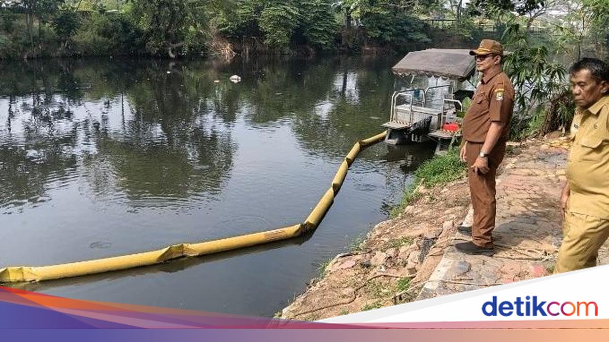 Viral Air Kali Cileungsi Bekasi Hitam Bak Oli, Diduga Tercemar