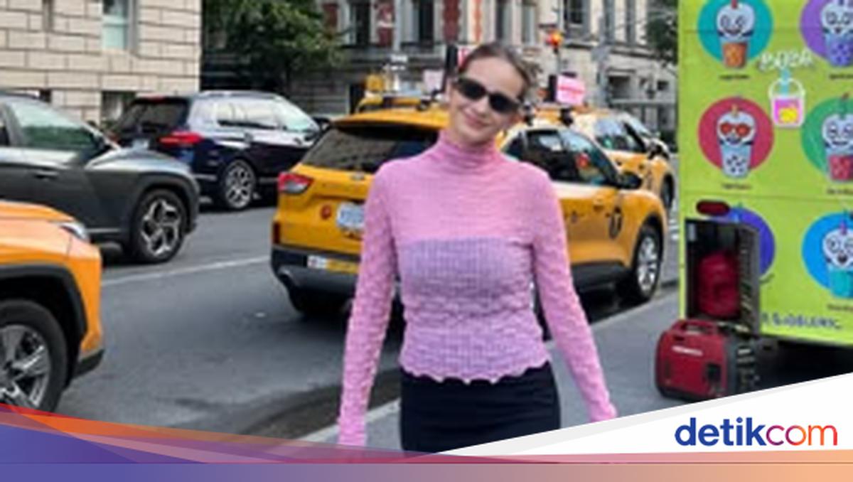 Gaya Kece Enzy Storia saat Kulineran Bareng Suami di Luar Negeri
