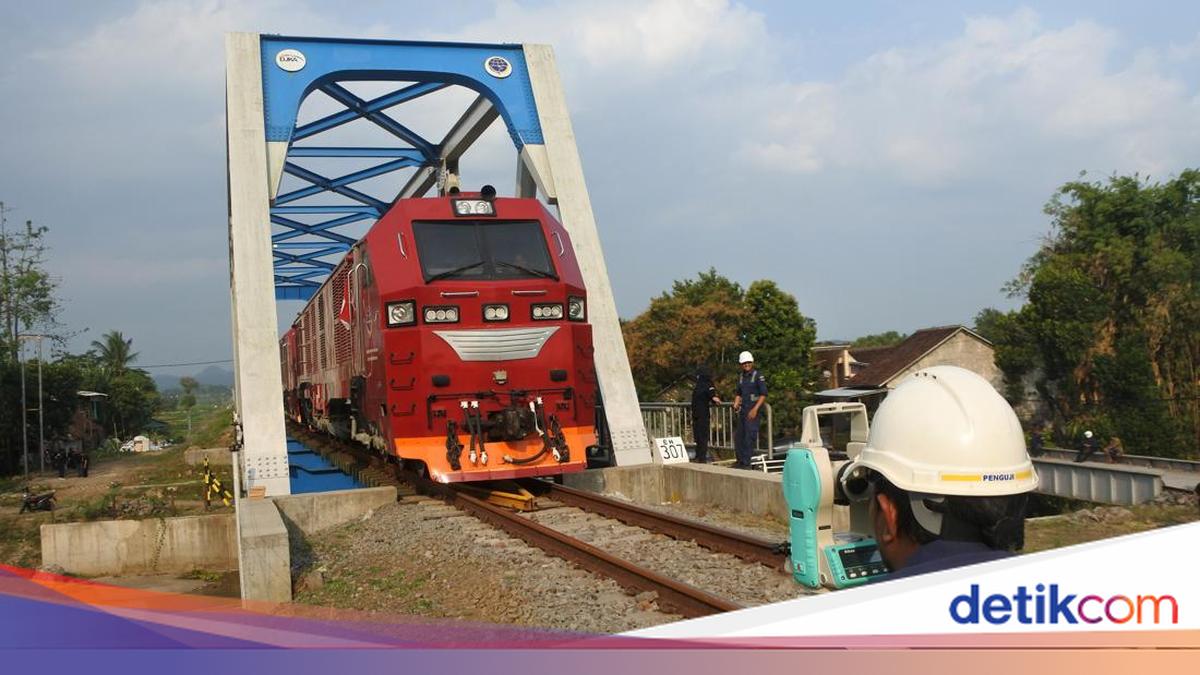 Jembatan Kereta Api Jember Jalani Uji Beban Pascaperbaikan