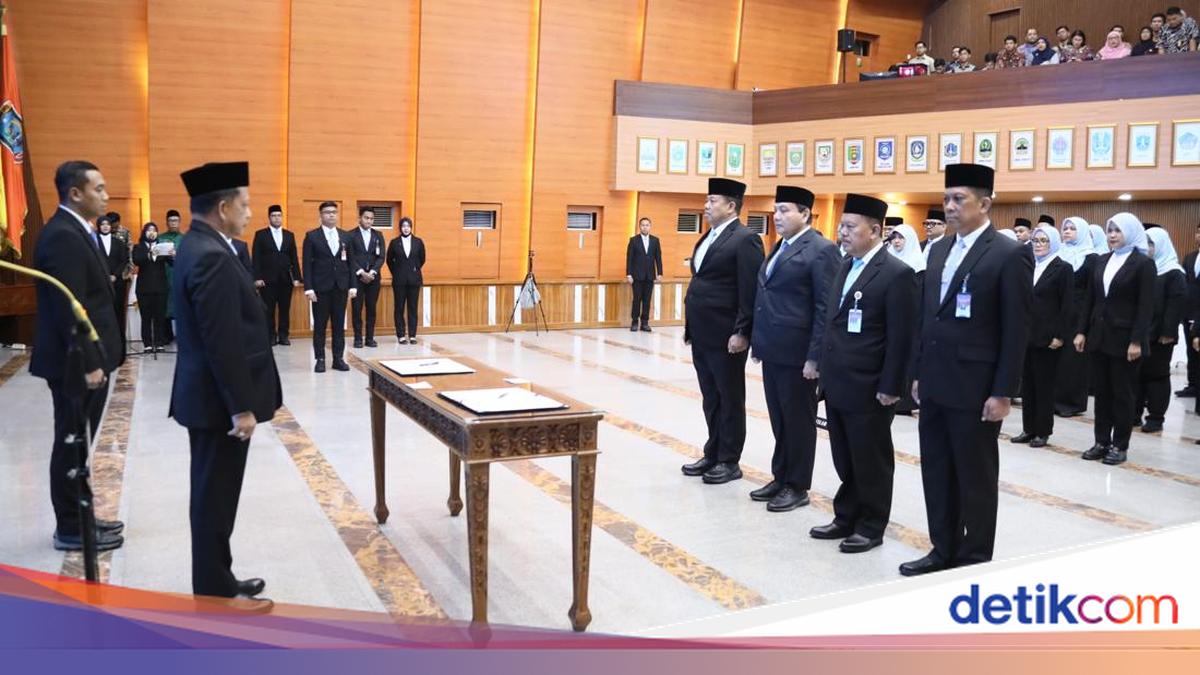 Mendagri Lantik Pejabat Baru, Soroti Pentingnya Penyegaran Organisasi