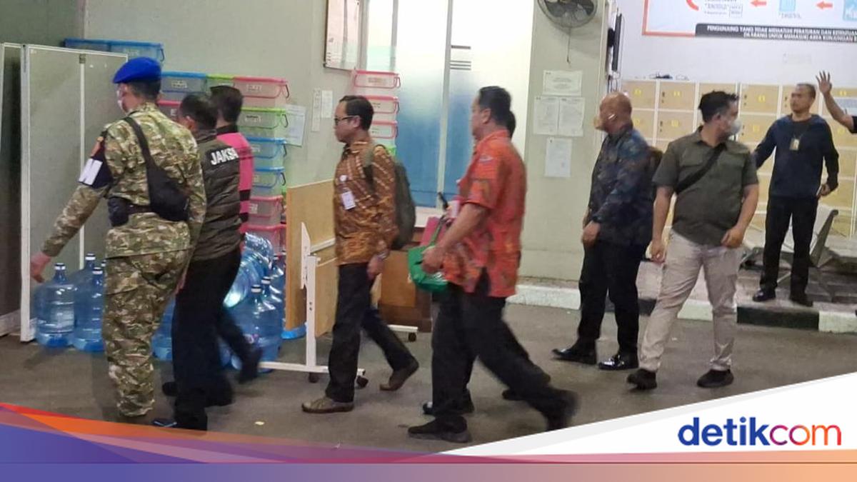 7 Jam Diperiksa Kejagung, Febrie Adriansyah Dibawa Lagi ke Rutan KPK