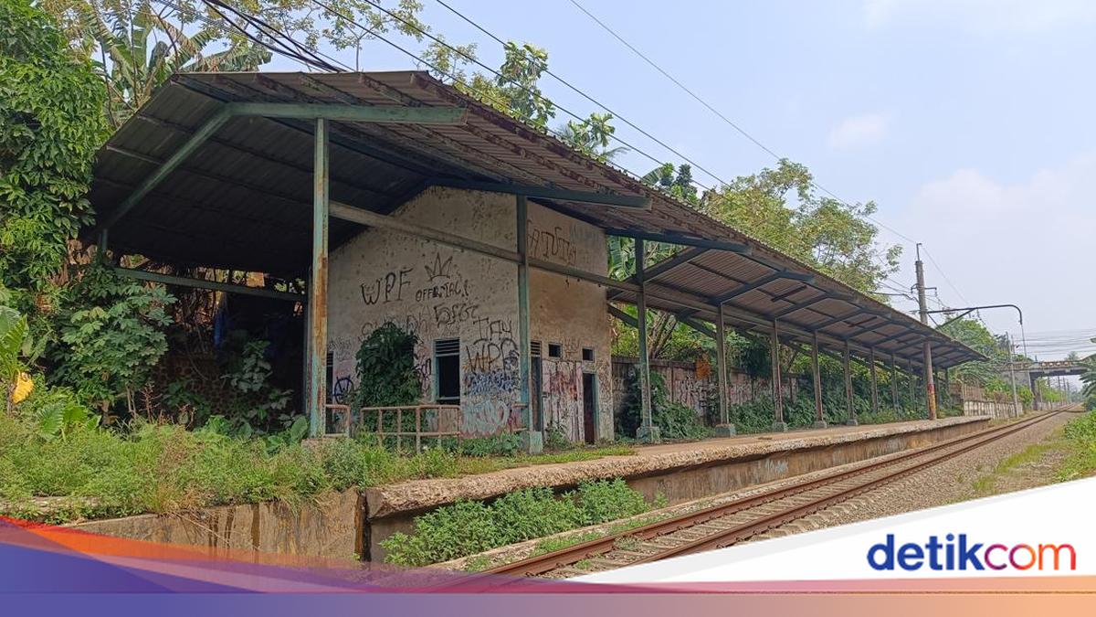 Melihat Lebih Dekat Stasiun Gunung Putri di Bogor yang Terbengkalai