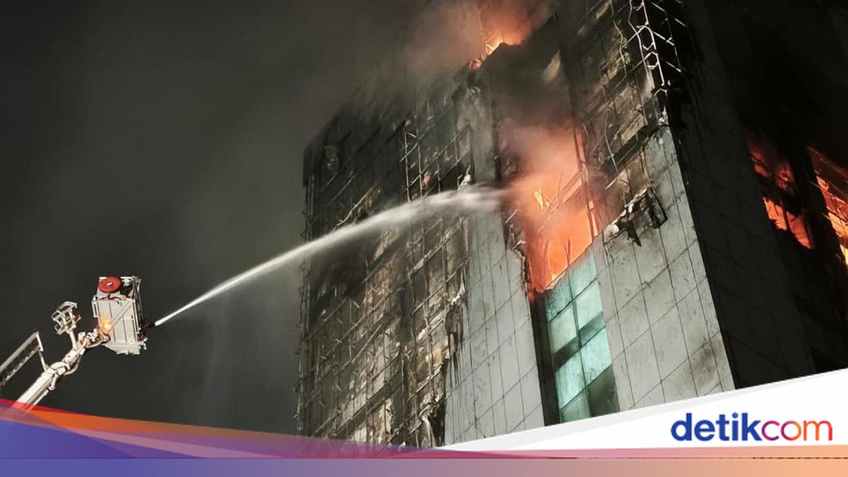 Penampakan Gedung Bapenda DKI Dilahap Api, Sebagian Tinggal Rangka