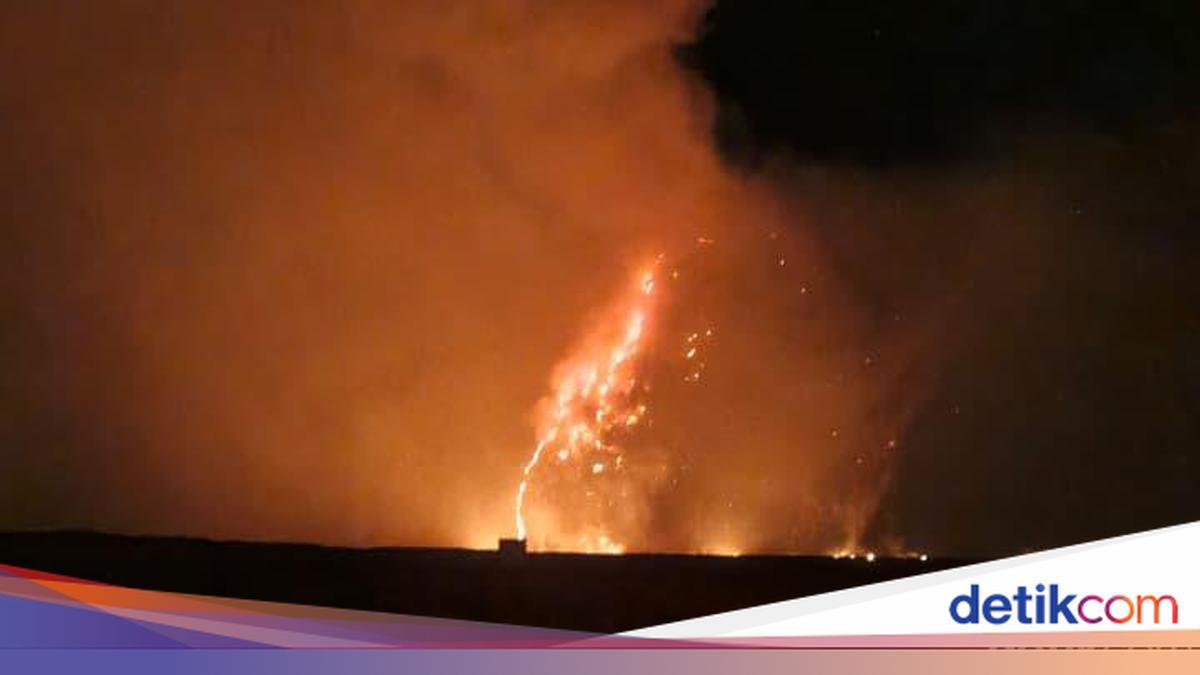 Bromo Ditutup Akibat Kebakaran, Wisatawan Bisa Ajukan Refund Tiket