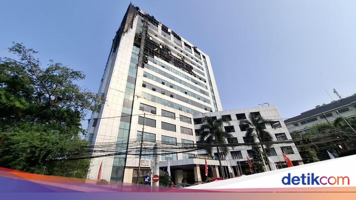 Pendinginan Kebakaran Gedung Bapenda DKI Masih Berlanjut Pagi Ini