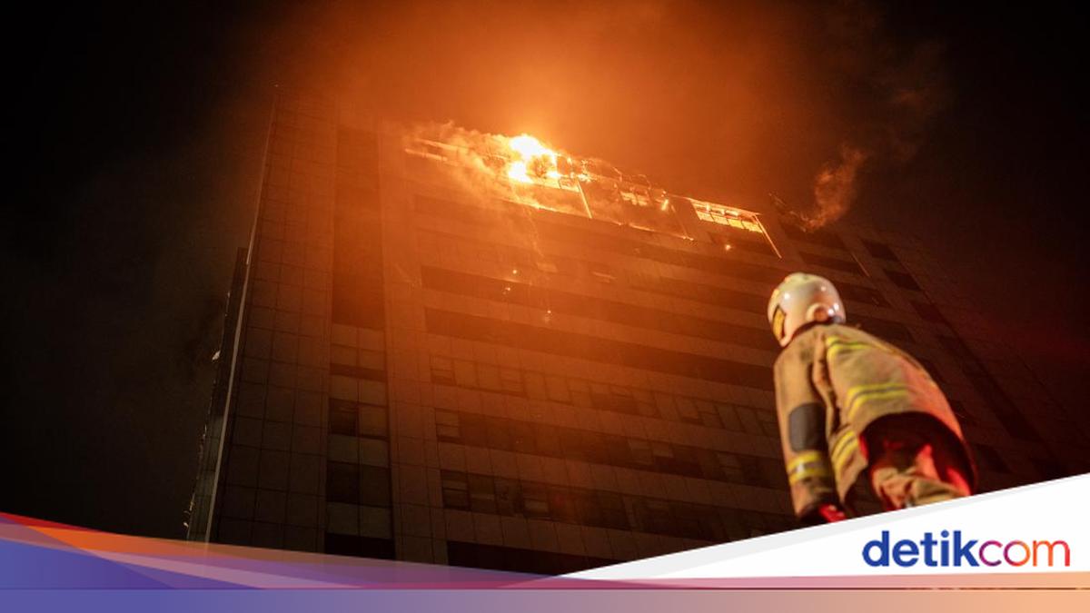 Detik-detik Gedung Bapenda DKI Kebakaran, Kepulan Asap 'Mengepung' Tiba-tiba