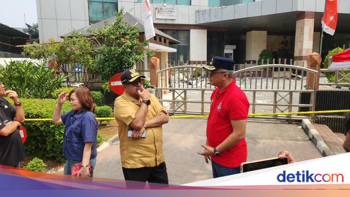Wagub DKI Rano Karno Tinjau Kondisi Gedung Bapenda yang Terbakar
