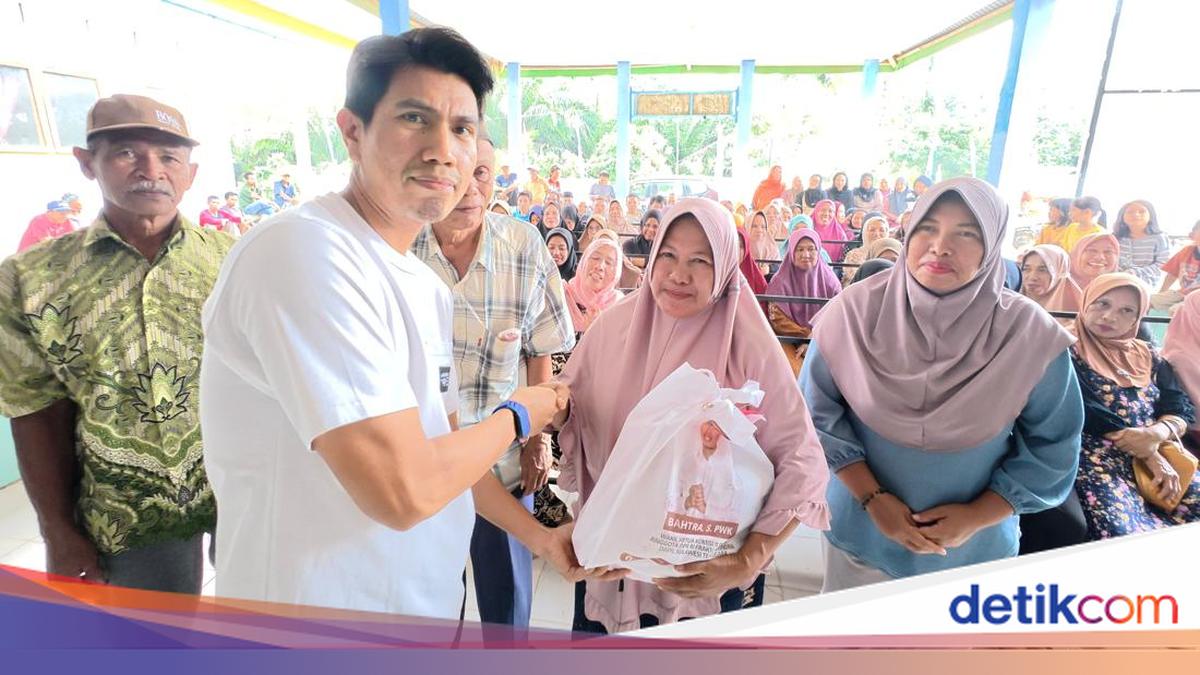 Waka Komisi II DPR Bahtra Serap Aspirasi-Bagikan Sembako di Kolaka Timur