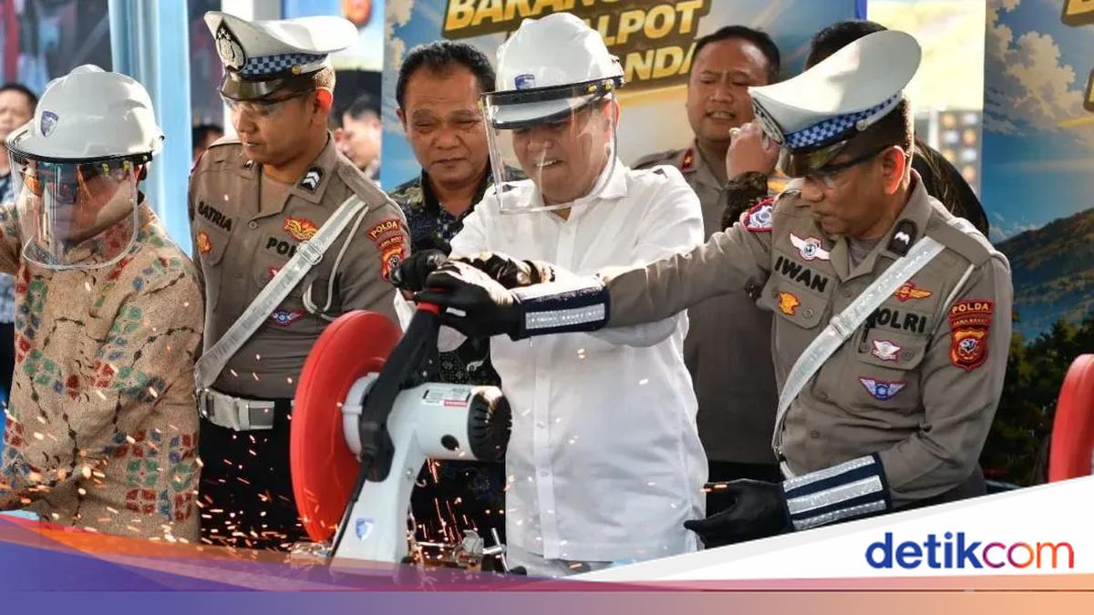 Gubernur & Kapolda Jabar Musnahkan Knalpot Brong hingga Tramadol