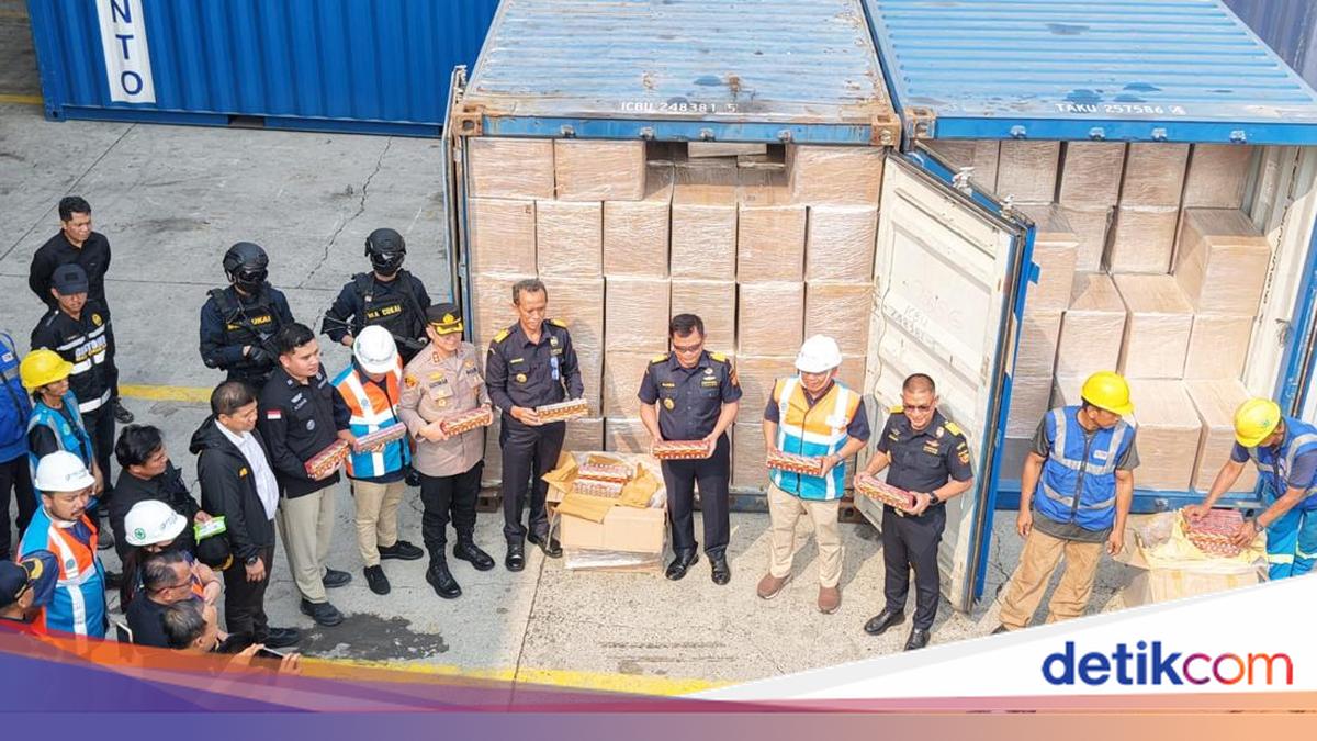 Bea Cukai Priok Cegah Pengiriman 8,9 Juta Rokok Ilegal Disamarkan Baja Ringan