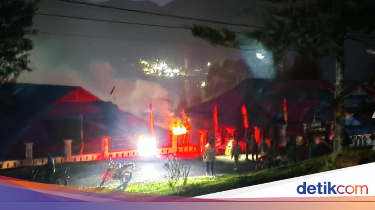 7 Kantor Pemkab Puncak Papua Tengah Dibakar Massa: Gedung Bupati-DPRD