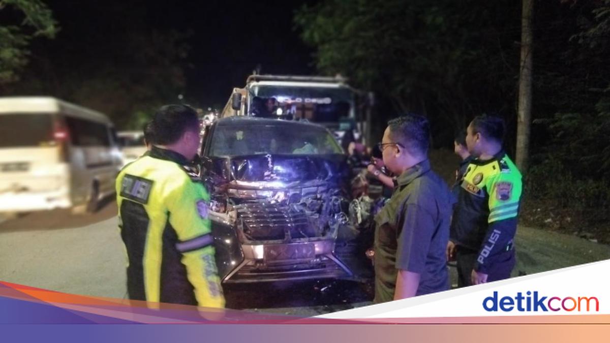 Kecelakaan Kiai Anwar Zahid di Bojonegoro: Mobil Ditabrak Truk, Tanpa Korban Jiwa