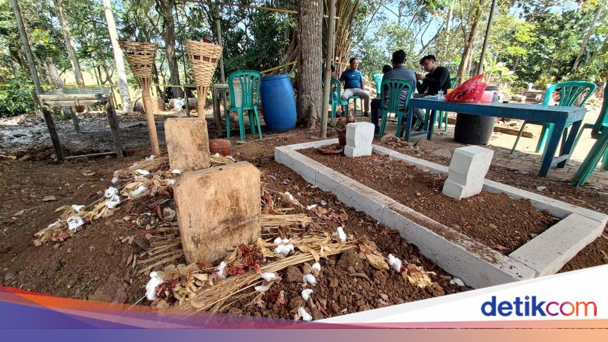 Tim Forensik Swab Jasad Sutrimo Saat Ekshumasi, Cari Penyebab Kematian