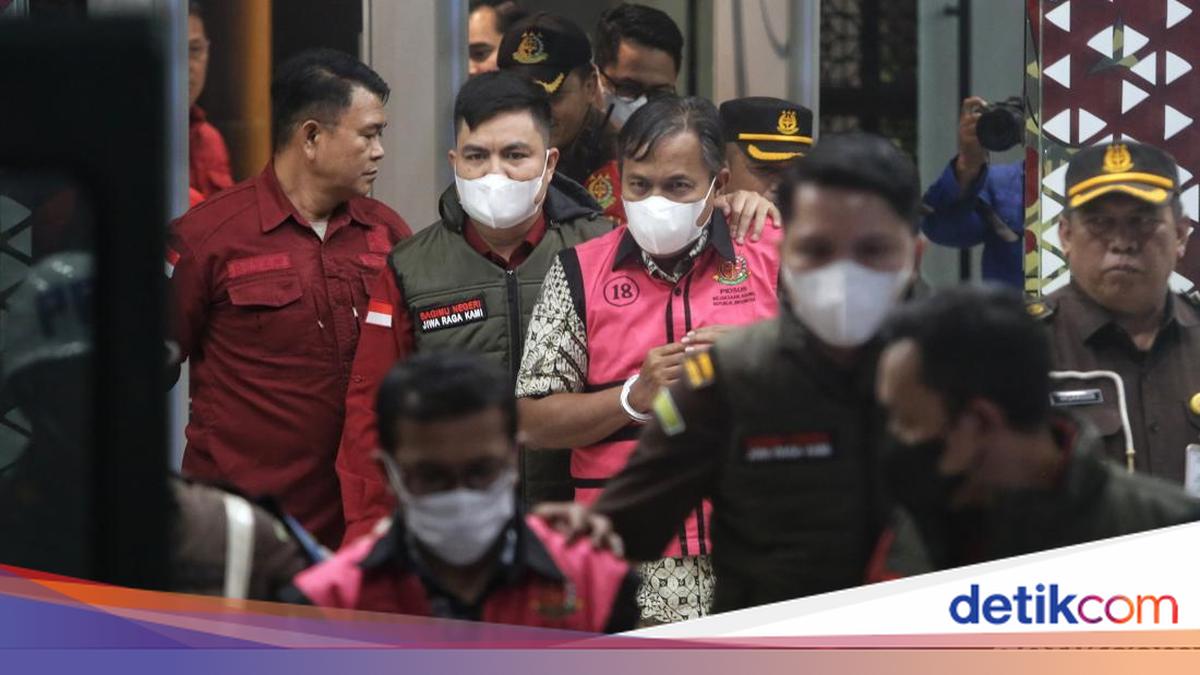 Kejagung Tahan 2 Pegawai Pajak Tersangka Manipulasi Ekspor Pulp PT TPL