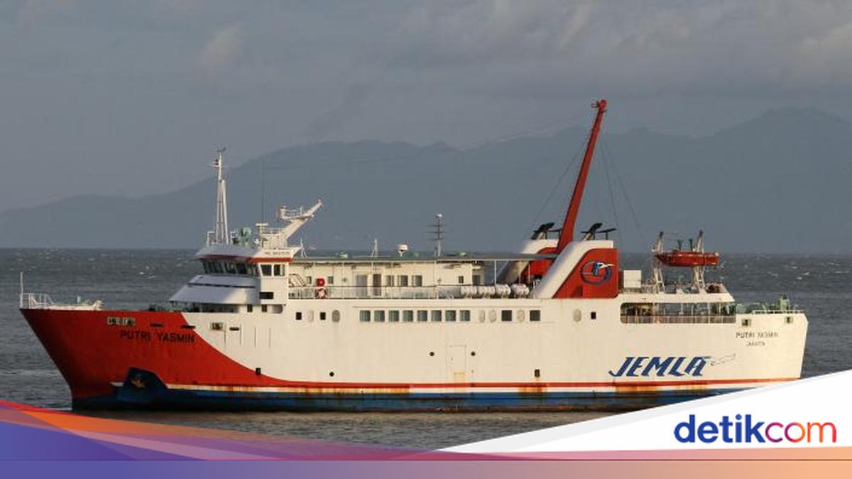 KMP Putri Yasmin Terbakar di Pantai Sekotong Lombok Barat, Tim SAR Dikerahkan