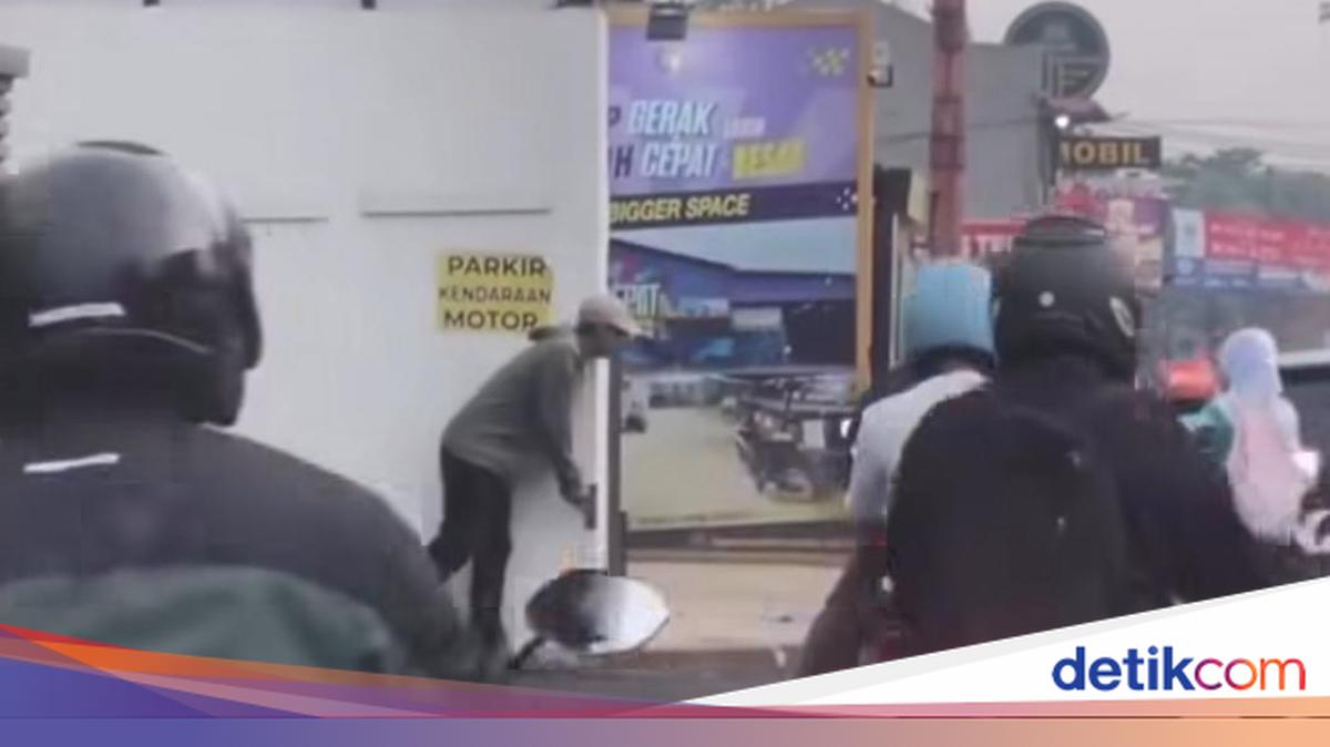 Viral Pria Berpistol Mindik-mindik di Pinggir Jalan Ciputat, Polisi Selidiki