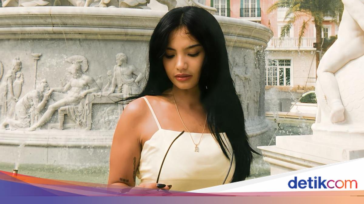 Indonesian Singer Clareesya Apologizes for Controversial Takbir Pose at Music Festival