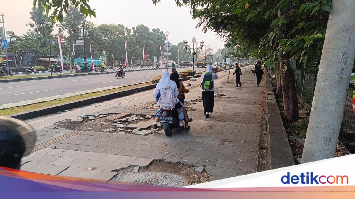 Pemkab Sesalkan Trotoar Jl Alternatif Sentul Rusak gegara Dilintasi Motor
