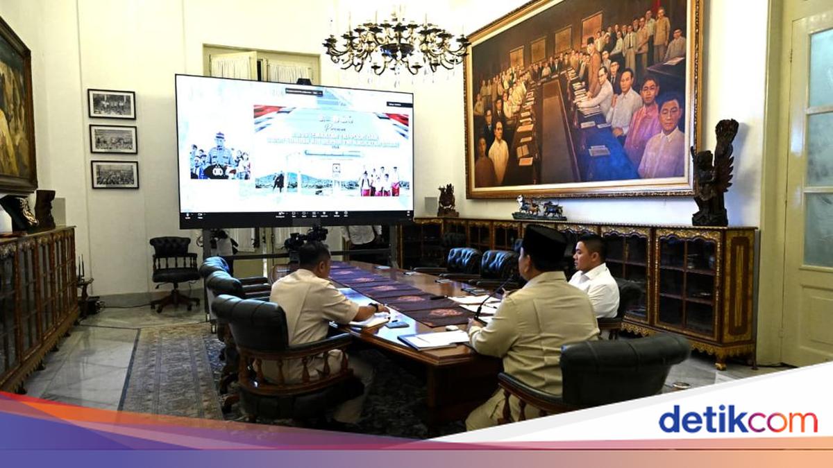 Cerita Warga ke Prabowo: Dulu Nyeberang Sungai Pakai Getek, Kini Ada Jembatan