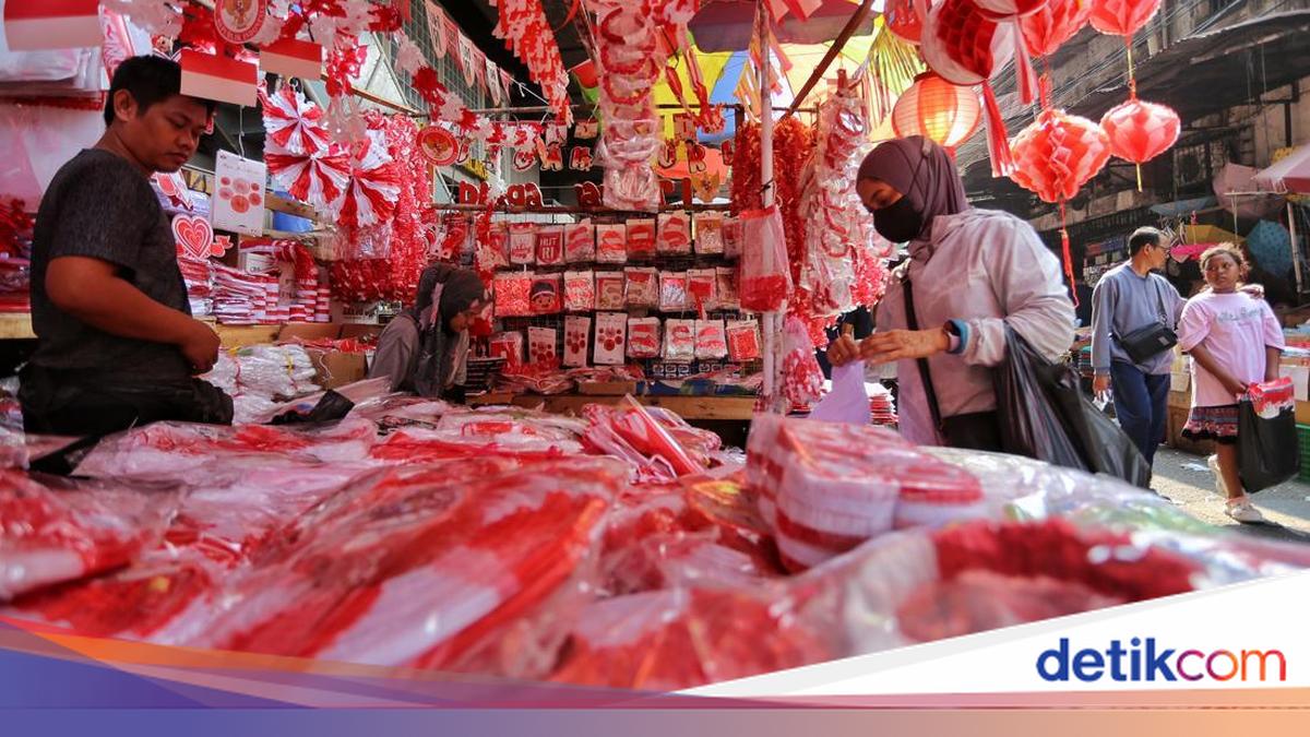 Jelang 17 Agustus, Pedagang Atribut Merah Putih di Asemka Keluhkan Omzet Menurun