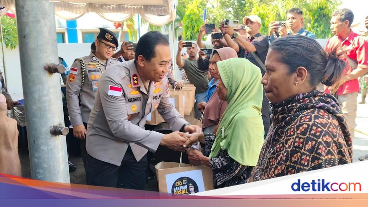 Kapolda NTT Salurkan 100 Paket Bantuan untuk Korban Gempa di Sikka
