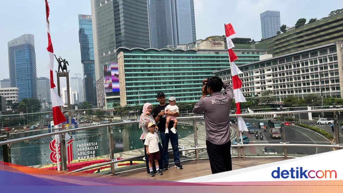 Bundaran HI Dihias, Warga Berharap Dekorasi 17-an Dibuat Lebih Meriah