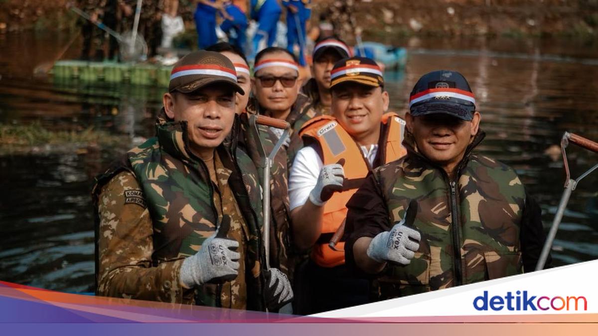 Pangdam Jaya, Kapolda Metro dan Pemprov Bersih-Bersih Sungai Bersama Warga