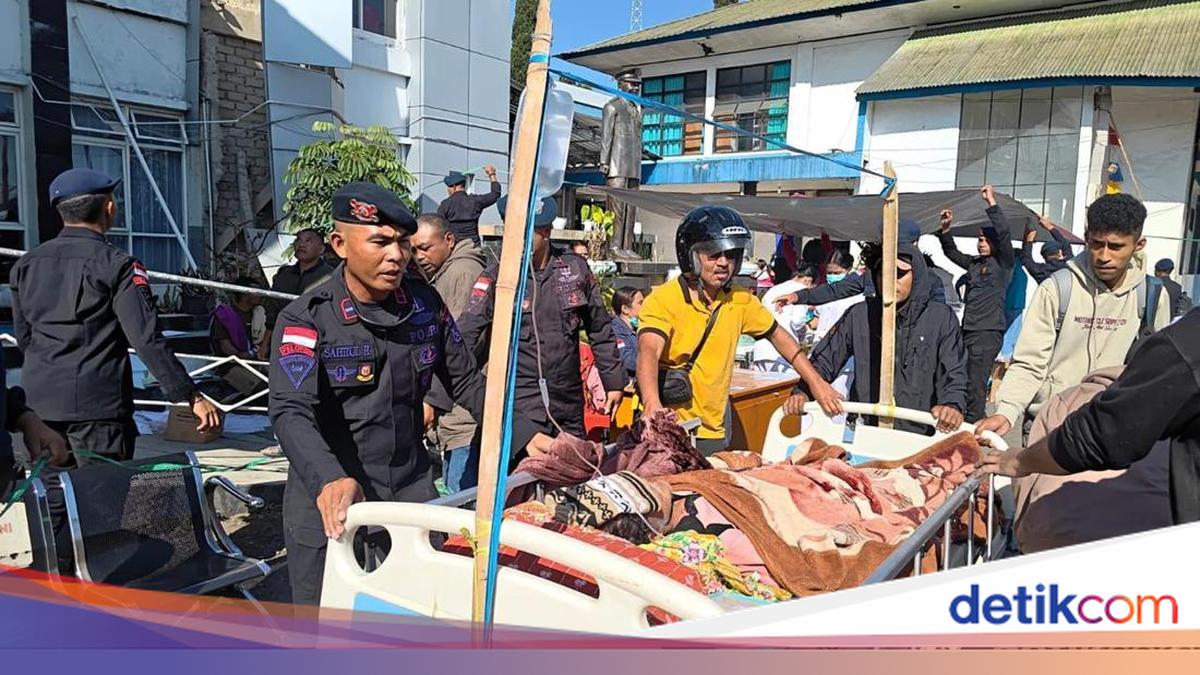 Polres Sikka dan Brimob Bangun Tenda Darurat di RSU Santo Gabriel Kewapante