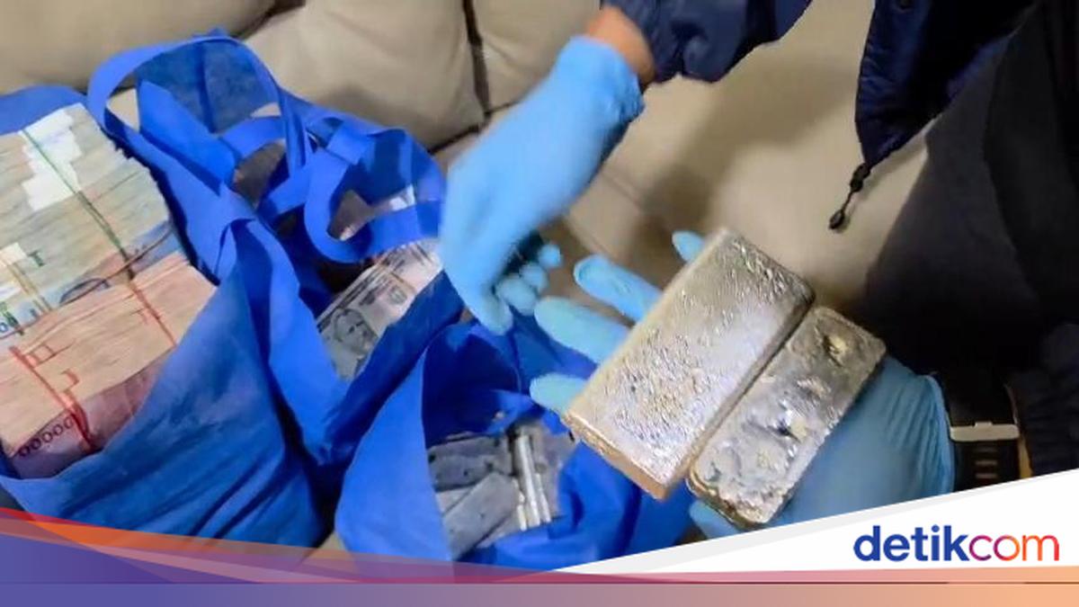 Penampakan Tumpukan Duit-Kepingan Silver dari WN India Penyelundup Emas