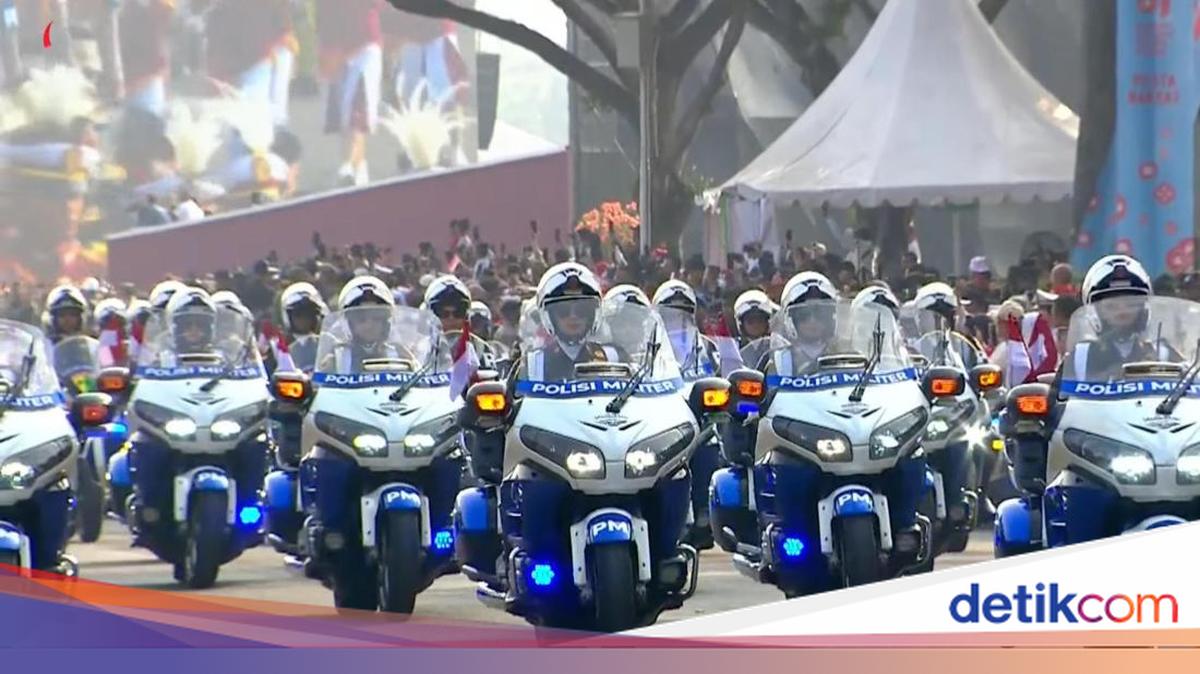 15 Srikandi Pasukan Polisi Militer Kawal Kirab Bendera Pusaka ke Istana