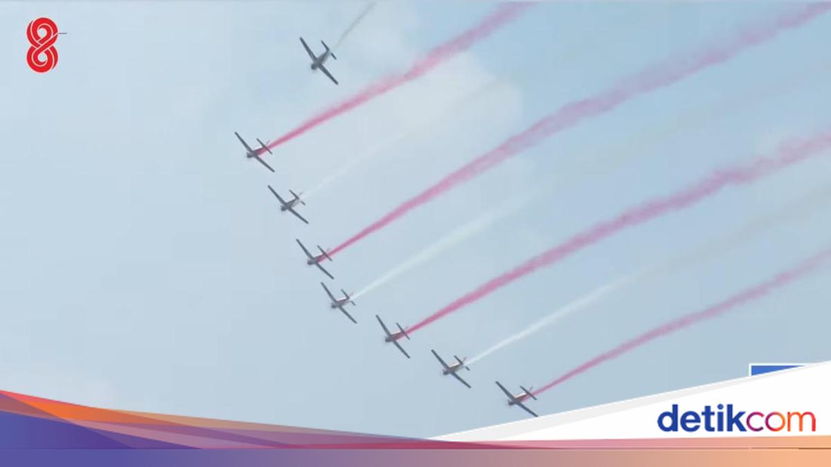 Meriah! Pesawat Tempur dan Heli TNI-Polri Flypass di Langit Istana