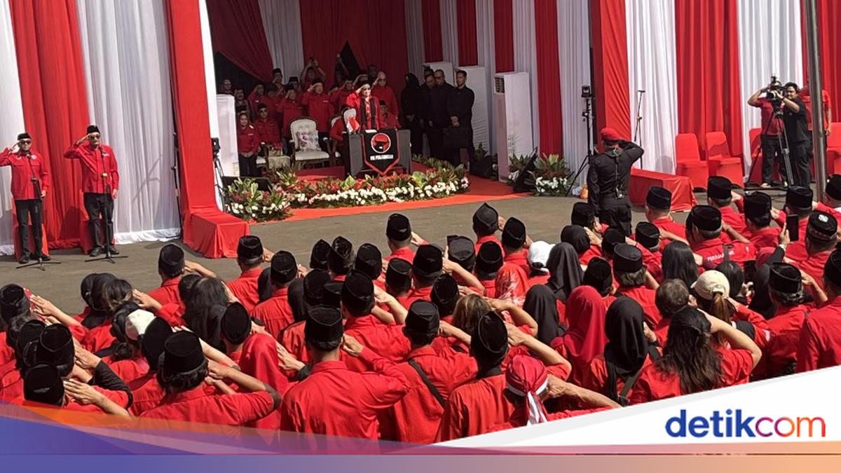Tak Hadir di Istana, Megawati Pimpin Upacara HUT RI di Sekolah Partai PDIP