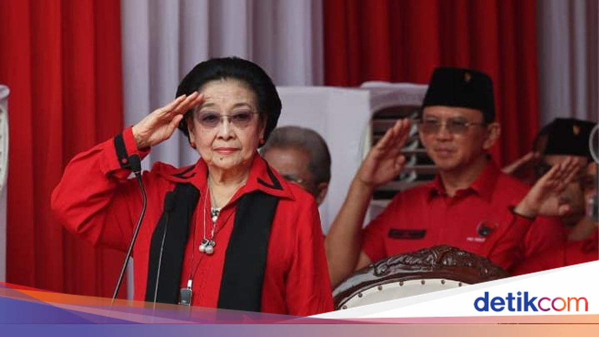 Pimpin Upacara HUT Ke-81 RI di PDIP, Megawati Kenang Perjuangan Bung Karno