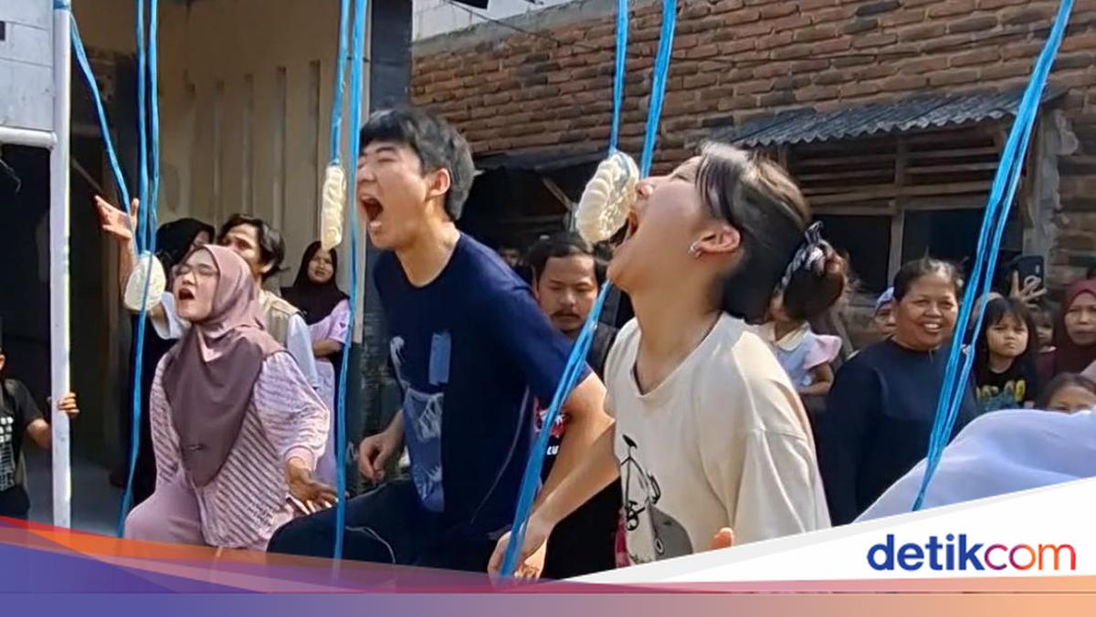Meriahkan HUT RI, Pelajar Jepang Ikut Lomba Makan Kerupuk di Serang