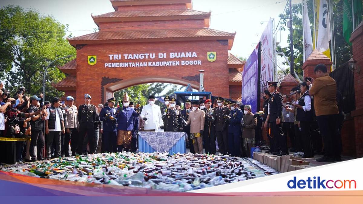 HUT Ke-81 RI, Polres Bogor Musnahkan Jutaan Butir Obat Keras-Ribuan Botor Miras
