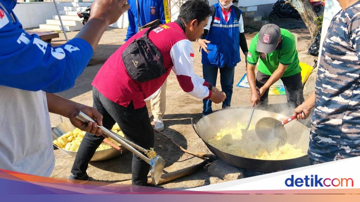 Dapur Umum Kemensos Layani Ribuan Korban Gempa di Sikka dan Manggarai
