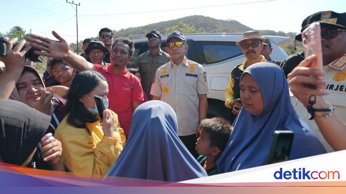 Disetop Emak-emak di Nagekeo, Mendagri Dengarkan Keluh Kesah Akibat Gempa