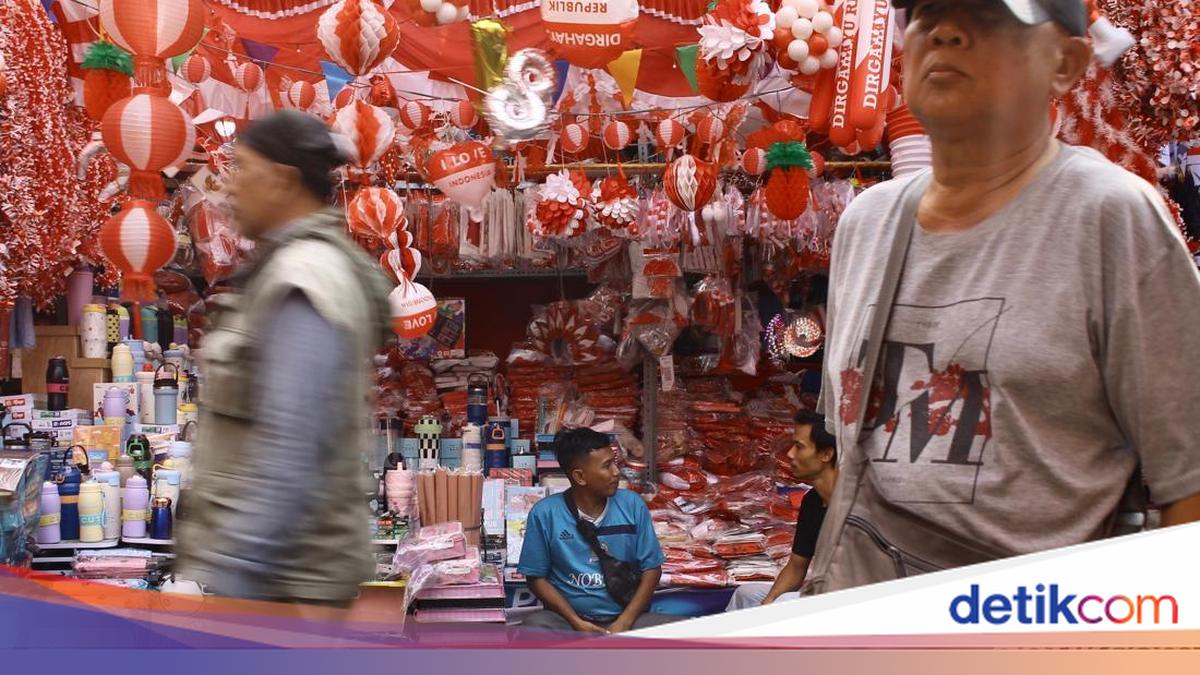 Pesta HUT RI Usai, Lapak Pernak-pernik Mulai Sepi Pembeli