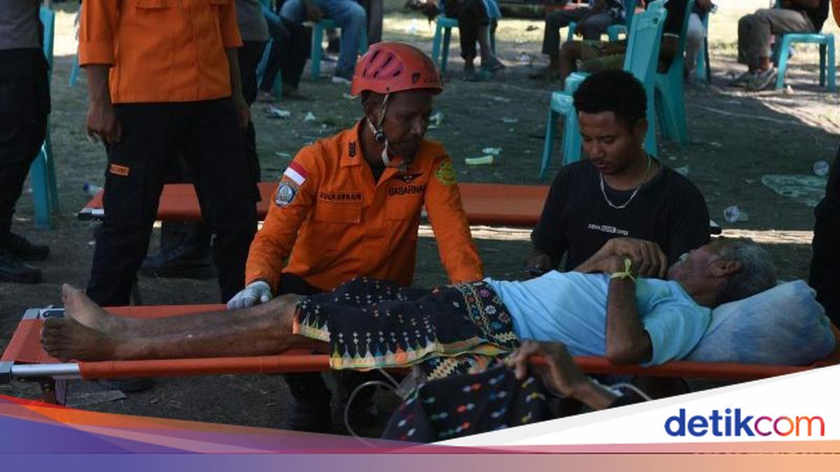 3 Lansia dan Balita Korban Gempa NTT Dievakuasi Pakai Heli ke Bandara Komodo
