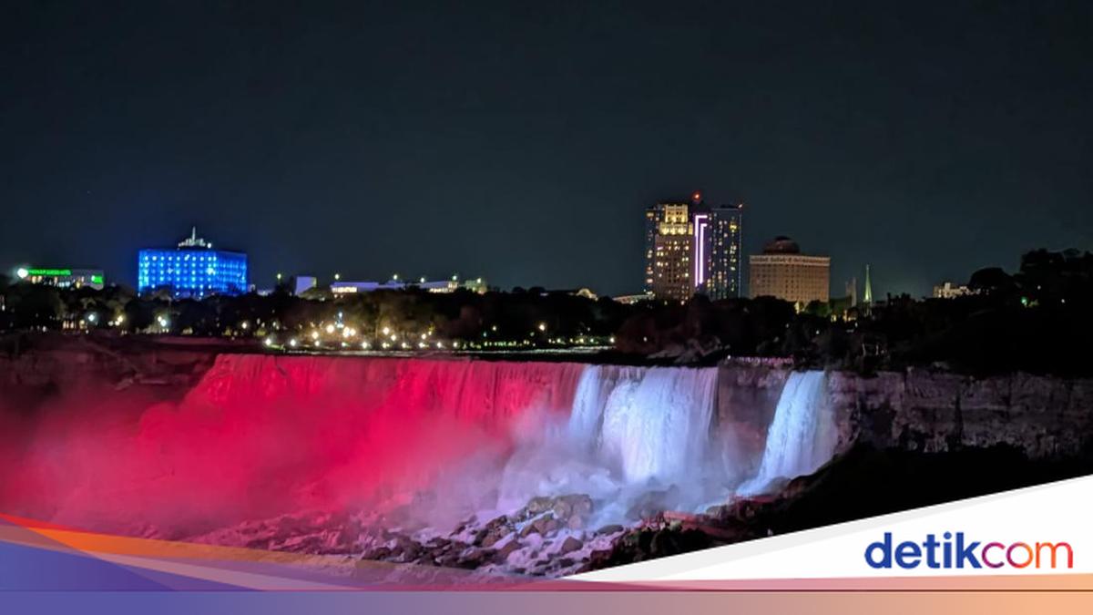 Iluminasi Merah Putih di Air Terjun Niagara Peringati HUT ke-81 RI