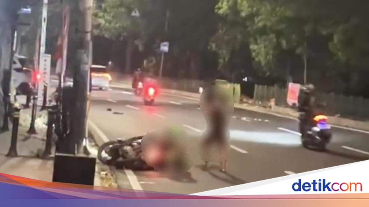 Kesaksian Warga Detik-detik Pria Mabuk Bugil dan Pukuli Pemotor di Jaksel