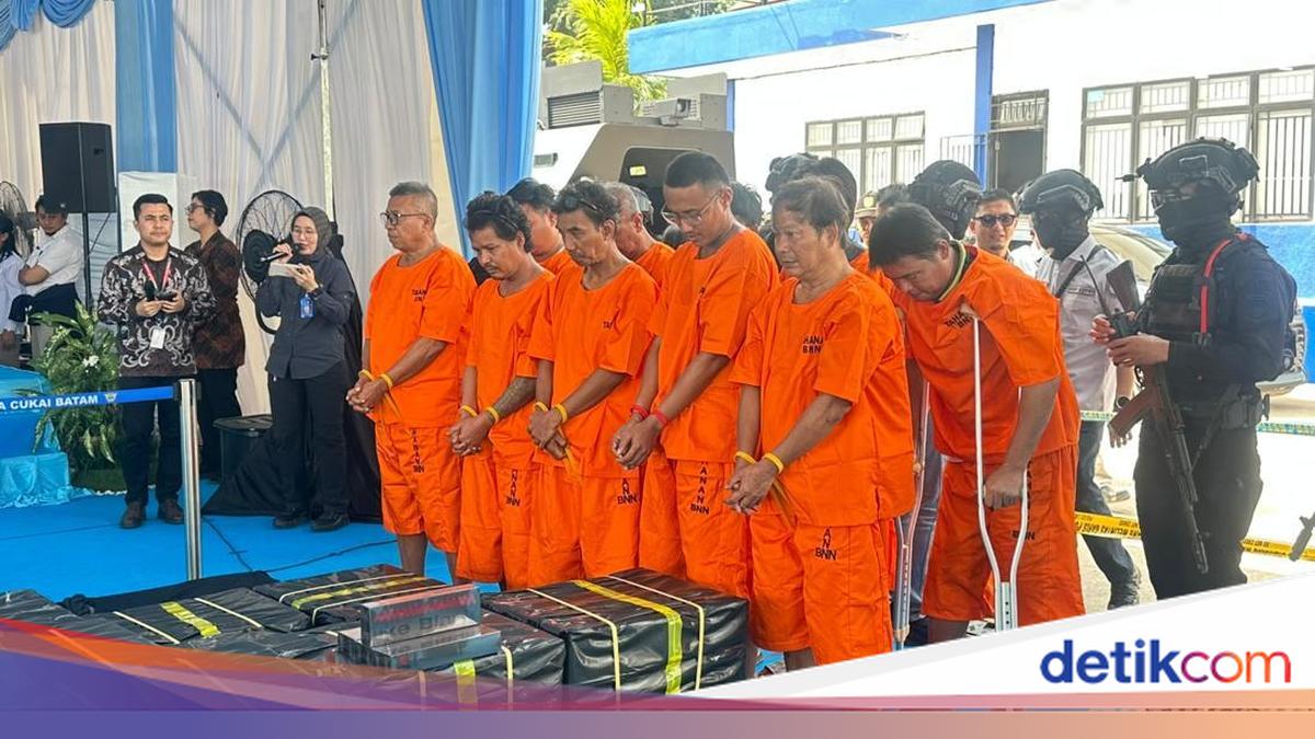 BNN: 10 WNA Awak Kapal Pengangkut 2,6 Ton Narkoba Cair Jadi Tersangka