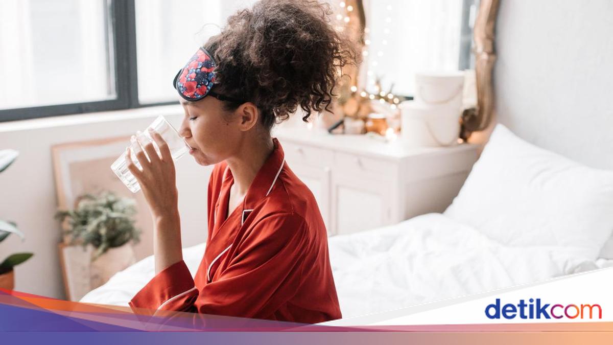 Terlihat Sepele, Minum Air Putih Begitu Bangun Tidur Punya Manfaat Ini