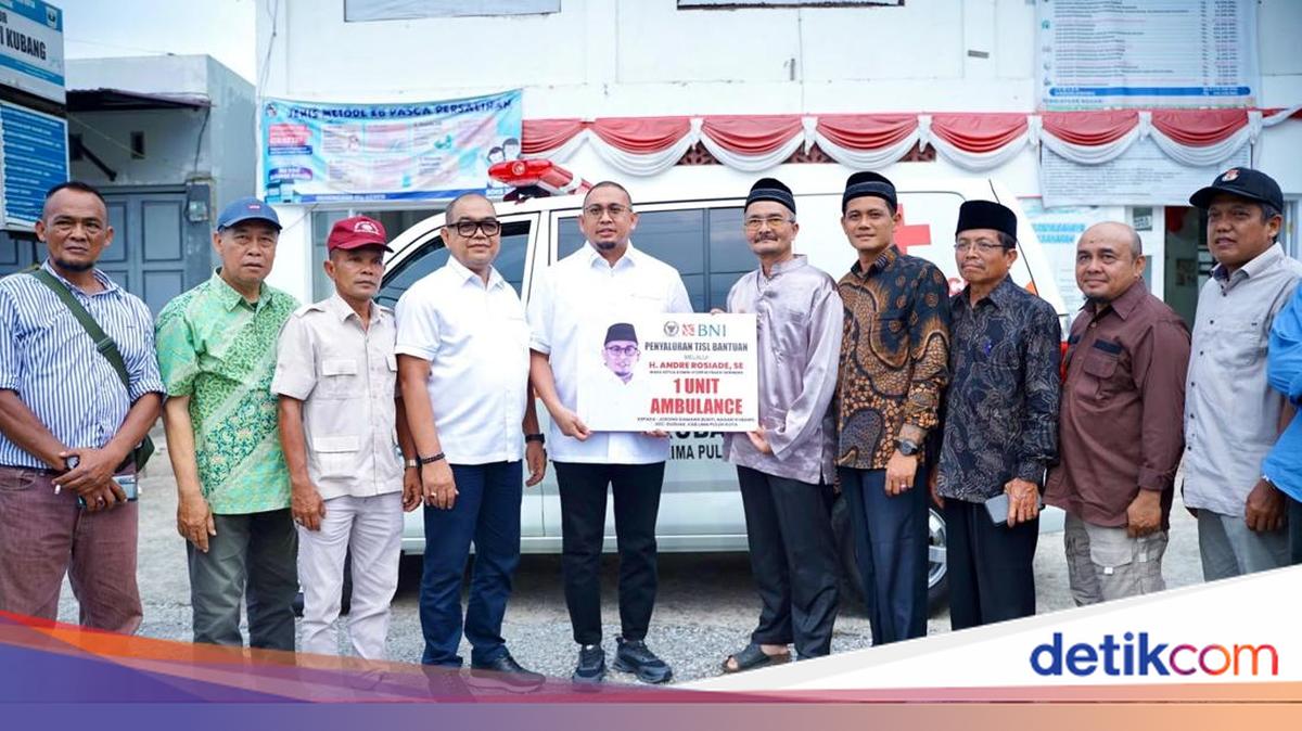 Andre Rosiade Serahkan Ambulans untuk Warga Nagari Kubang