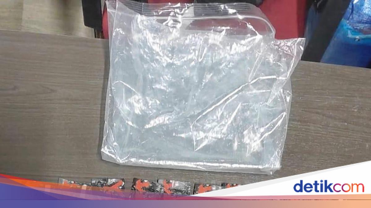 Bareskrim Tangkap Kurir Narkoba di Dumai, 50 Cartridge Vape Etomidate Disita