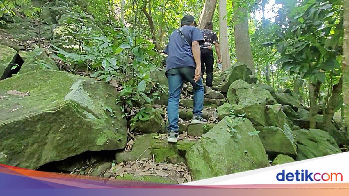 Situs Purba di Sukabumi Tak Terawat, Banyak Temuan Sampah-Pakaian Dalam Bekas
